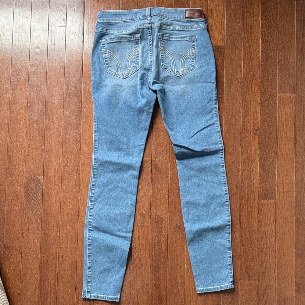 Hollister Low-Rise Super Skinny Jeans - Picture 3 of 5